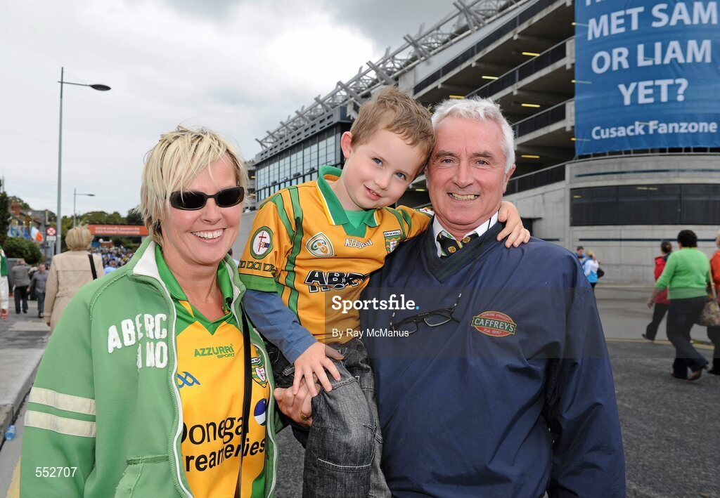 28 August 2011; Donegal supporters Jim McDaid, his wife, Siobhan and their son Neal, age 5, from Letterkenny, Co. Donegal, on their way to the GAA Football All-Ireland Championship Semi-Finals, Croke Park, Dublin. Picture credit: Ray McManus / SPORTSFILE