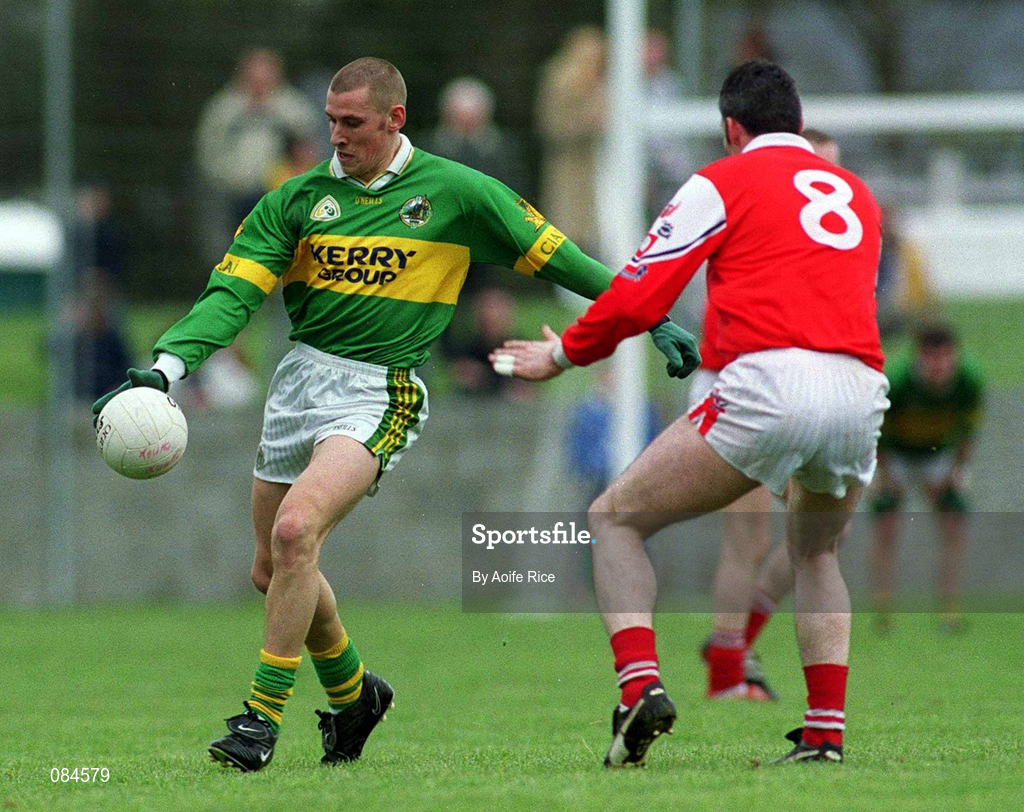 31 March 2002; Seán O'Sullivan of Kerry in action against Ken Reilly of Louth during the Allianz National Football League Division 2A Round 7 match between Louth and Kerry at Páirc Mhuire in Ardee in Louth. Photo by Aoife Rice/Sportsfile