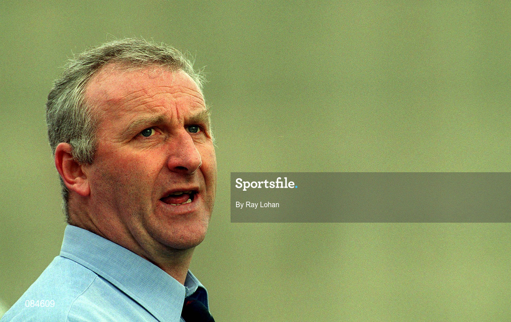 31 March 2002; Shelbourne manager Dermot Keely during the eircom League Premier Division match between Bohemians and Shelbourne at Dalymount Park in Dublin. Photo by Ray Lohan/Sportsfile