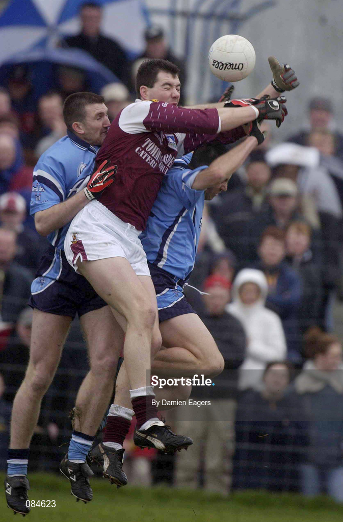 31 March 2002; Sean Ó Domhnaill of Galway in action against Darren Homan, left, and Enda Crennan of Dublin during the Allianz Football League Division 1A Round 7 match between Galway and Dublin at St Jarlath's Park in Tuam, Galway. Photo by Damien Eagers/Sportsfile