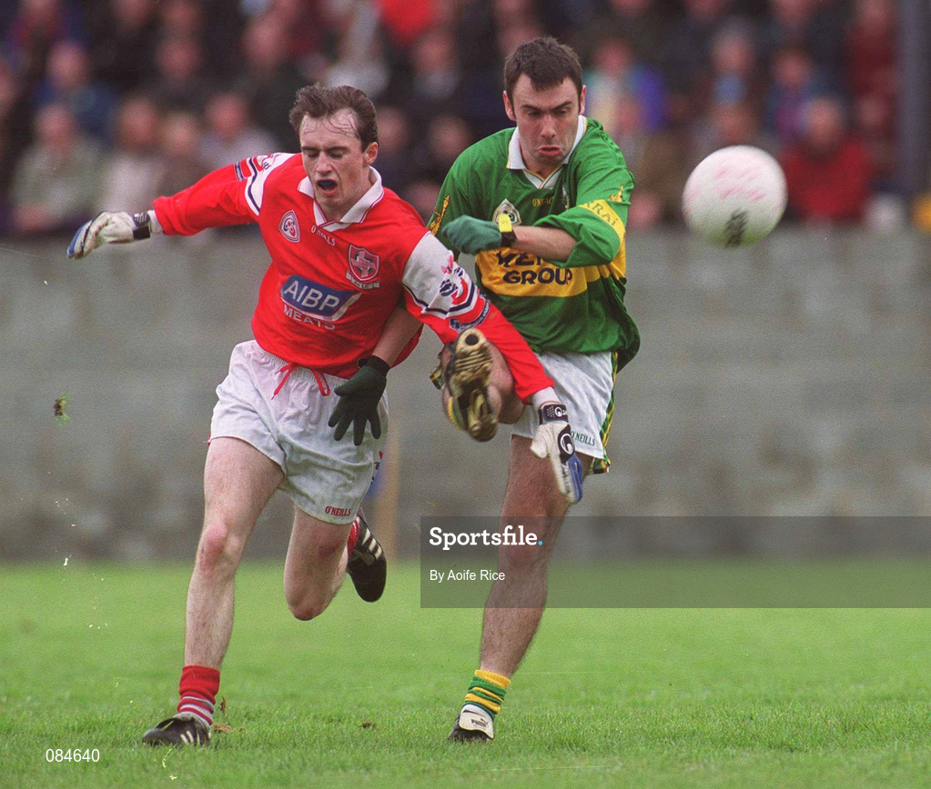 31 March 2002; Ian Twiss of Kerry in action against Simon Gerard of Louth during the Allianz National Football League Division 2A Round 7 match between Louth and Kerry at Páirc Mhuire in Ardee in Louth. Photo by Aoife Rice/Sportsfile