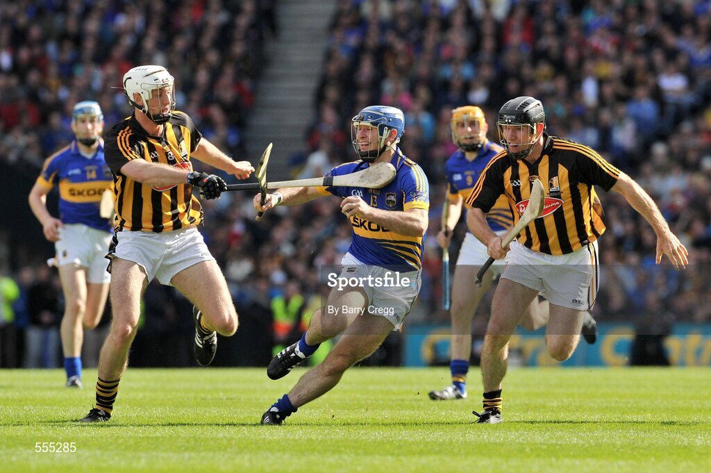 4 September 2011; Eoin Kelly, Tipperary, in action against Michael Fennelly, left, and Noel Hickey, right, Kilkenny. GAA Hurling All-Ireland Senior Championship Final, Kilkenny v Tipperary, Croke Park, Dublin. Picture credit: Barry Cregg / SPORTSFILE