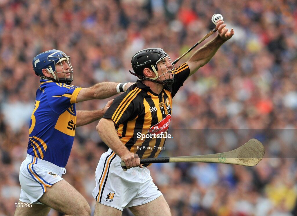 4 September 2011; Noel Hickey, Kilkenny, in action against Eoin Kelly, Tipperary. GAA Hurling All-Ireland Senior Championship Final, Kilkenny v Tipperary, Croke Park, Dublin. Picture credit: Barry Cregg / SPORTSFILE