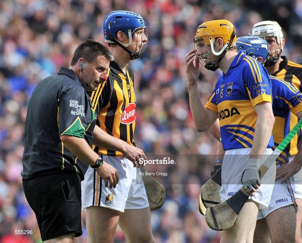 4 September 2011; Tipperary's Lar Corbett signals to referee Brian Gavin that he has a cut on his nose. GAA Hurling All-Ireland Senior Championship Final, Kilkenny v Tipperary, Croke Park, Dublin. Picture credit: Barry Cregg / SPORTSFILE