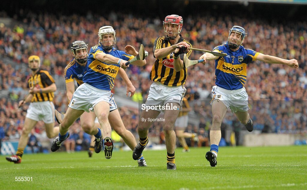4 September 2011; Eoin Larkin, Kilkenny, in action against Michael Cahill, left, and Paddy Stapleton, right, Tipperary. GAA Hurling All-Ireland Senior Championship Final, Kilkenny v Tipperary, Croke Park, Dublin. Photo by Sportsfile