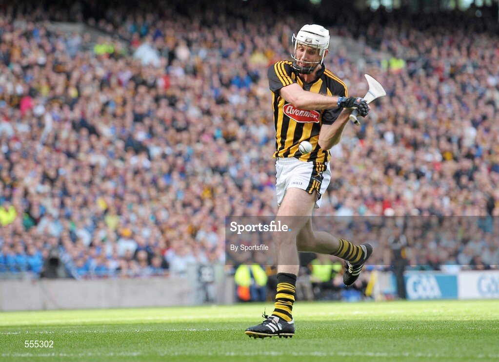 4 September 2011; Michael Fennelly, Kilkenny, shoots to score his side's 1st goal. GAA Hurling All-Ireland Senior Championship Final, Kilkenny v Tipperary, Croke Park, Dublin. Photo by Sportsfile