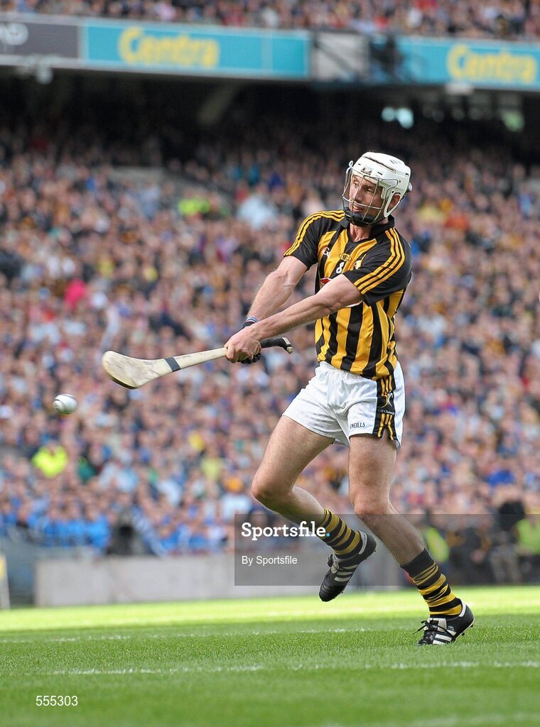 4 September 2011; Michael Fennelly, Kilkenny, shoots to score his side's first goal. GAA Hurling All-Ireland Senior Championship Final, Kilkenny v Tipperary, Croke Park, Dublin. Photo by Sportsfile