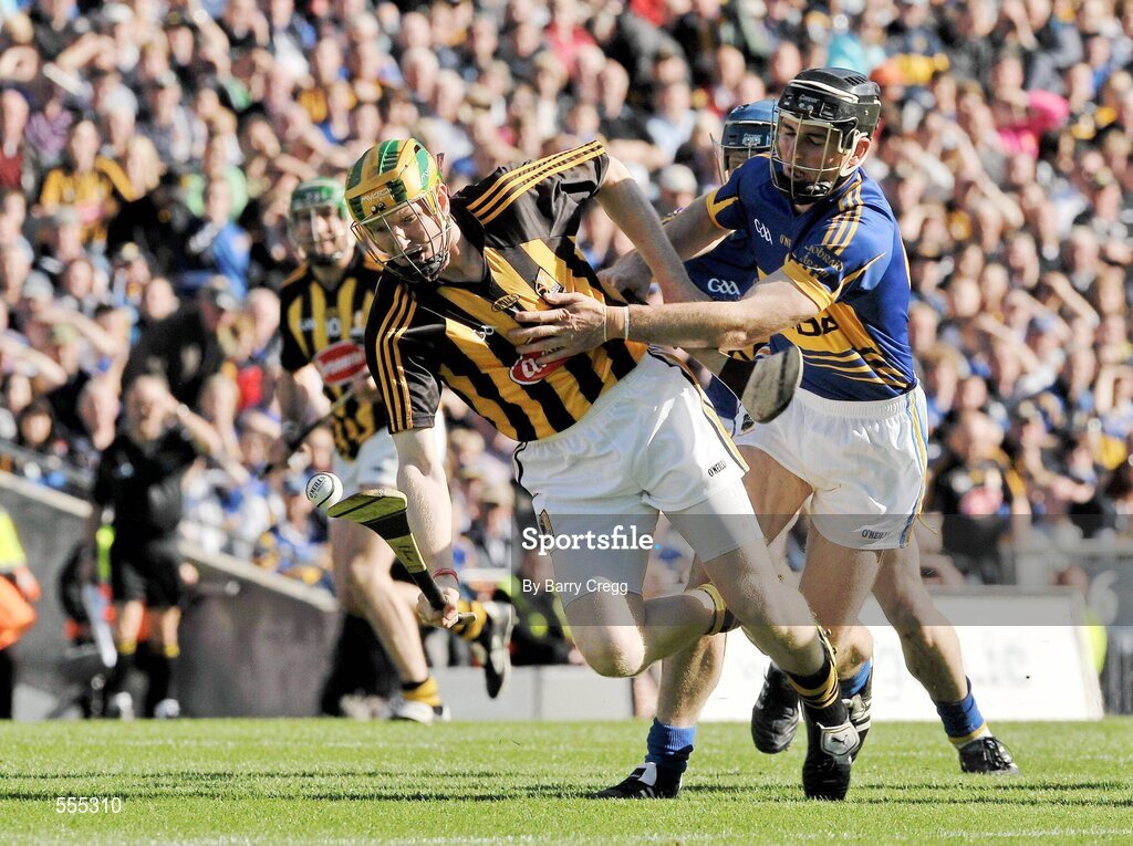 4 September 2011; Richie Power, Kilkenny, in action against Conor O'Mahony, Tipperary. GAA Hurling All-Ireland Senior Championship Final, Kilkenny v Tipperary, Croke Park, Dublin. Picture credit: Barry Cregg / SPORTSFILE