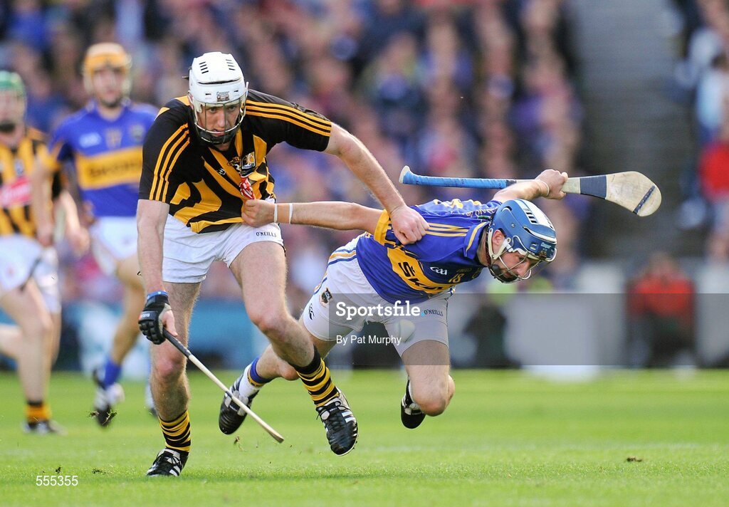 4 September 2011; Michael Fennelly, Kilkenny, in action against Benny Dunne, Tipperary. GAA Hurling All-Ireland Senior Championship Final, Kilkenny v Tipperary, Croke Park, Dublin. Picture credit: Pat Murphy / SPORTSFILE