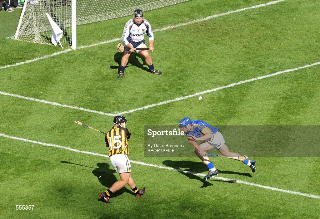 4 September 2011; Richie Hogan, Kilkenny, scores his side's second goal, despite the challenge of Paddy Stapleton, Tipperary. GAA Hurling All-Ireland Senior Championship Final, Kilkenny v Tipperary, Croke Park, Dublin. Picture credit: Dáire Brennan / SPORTSFILE