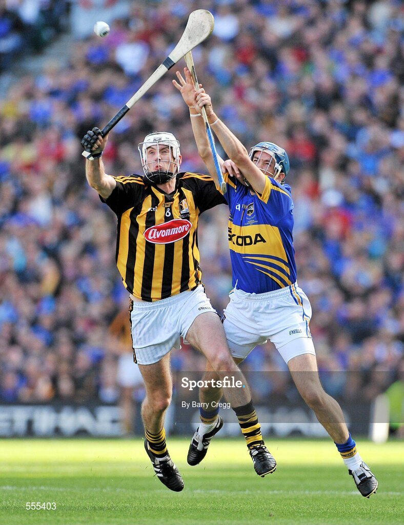 4 September 2011; Michael Fennelly, Kilkenny, in action against Benny Dunne, Tipperary. GAA Hurling All-Ireland Senior Championship Final, Kilkenny v Tipperary, Croke Park, Dublin. Picture credit: Barry Cregg / SPORTSFILE