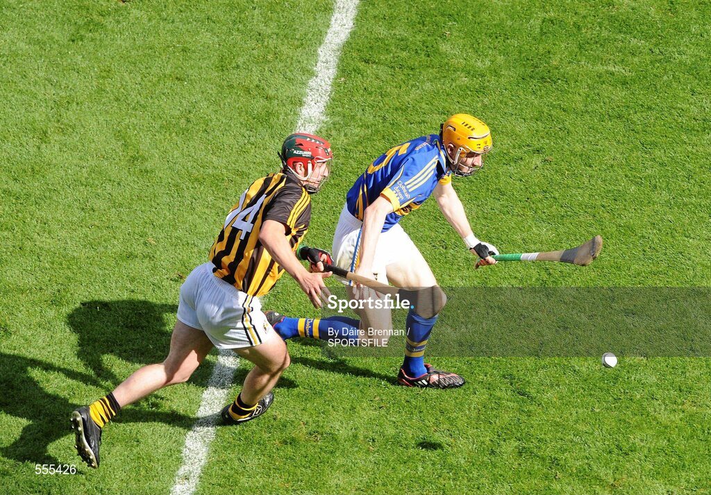 4 September 2011; Lar Corbett, Tipperary, in action against Eoin Larkin, Kilkenny. GAA Hurling All-Ireland Senior Championship Final, Kilkenny v Tipperary, Croke Park, Dublin. Picture credit: Dáire Brennan / SPORTSFILE