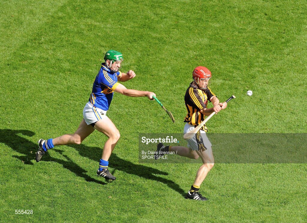 4 September 2011; Tommy Walsh, Kilkenny, gets his shot away despite the attempted hook from Noel McGrath, Tipperary. GAA Hurling All-Ireland Senior Championship Final, Kilkenny v Tipperary, Croke Park, Dublin. Picture credit: Dáire Brennan / SPORTSFILE