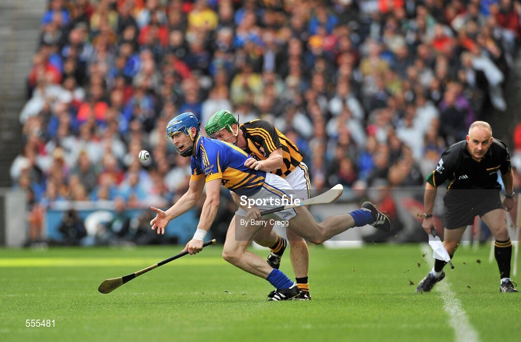 4 September 2011; John O'Brien, Tipperary, is tackled by Paul Murphy, Kilkenny, as Linesman John Sexton keeps a close eye. GAA Hurling All-Ireland Senior Championship Final, Kilkenny v Tipperary, Croke Park, Dublin. Picture credit: Barry Cregg / SPORTSFILE