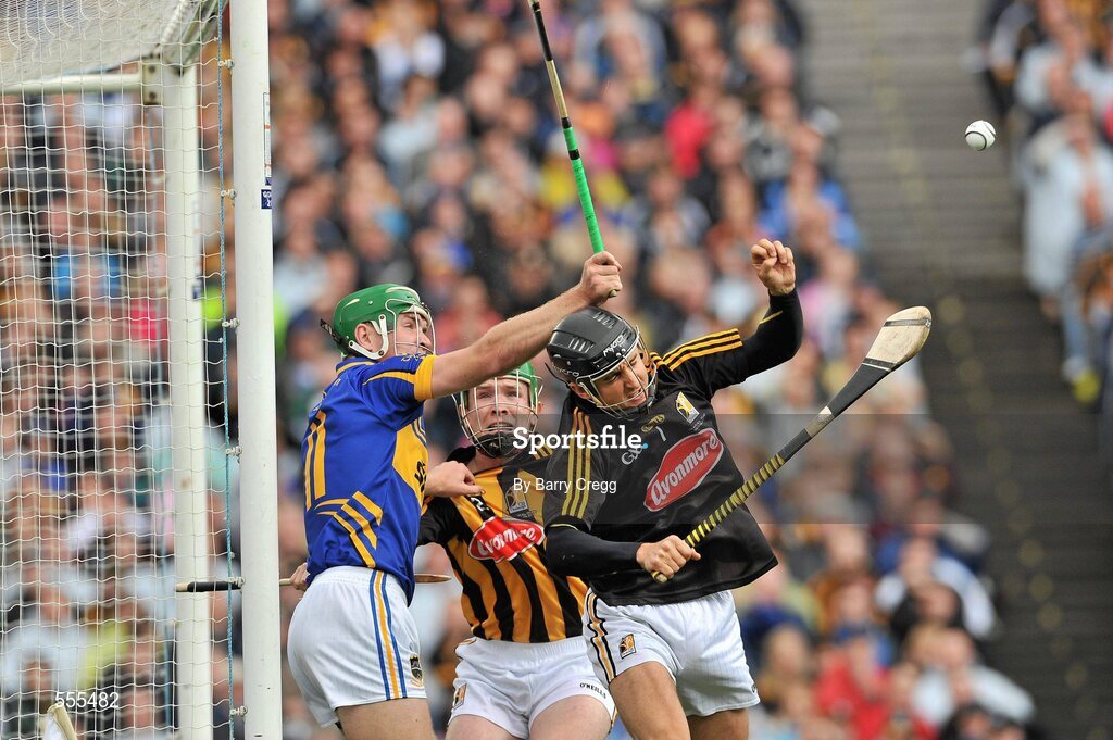 4 September 2011; Noel McGrath, Tipperary, challenges for a high ball against Paul Murphy, left, and David Herity, Kilkenny. GAA Hurling All-Ireland Senior Championship Final, Kilkenny v Tipperary, Croke Park, Dublin. Picture credit: Barry Cregg / SPORTSFILE