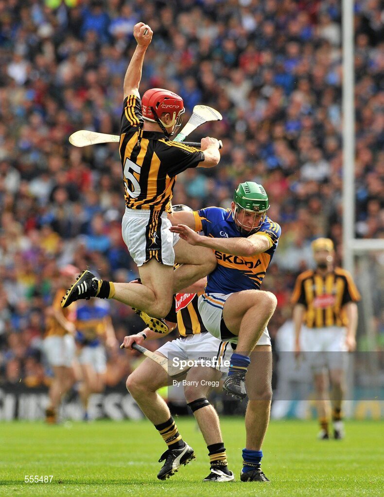 4 September 2011; Tommy Walsh of Kilkenny with support from team-mate Michael Rice wins a puck out against Noel McGrath of Tipperary during the GAA Hurling All-Ireland Senior Championship Final match between Kilkenny and Tipperary at Croke Park, Dublin. Photo by Barry Cregg/Sportsfile