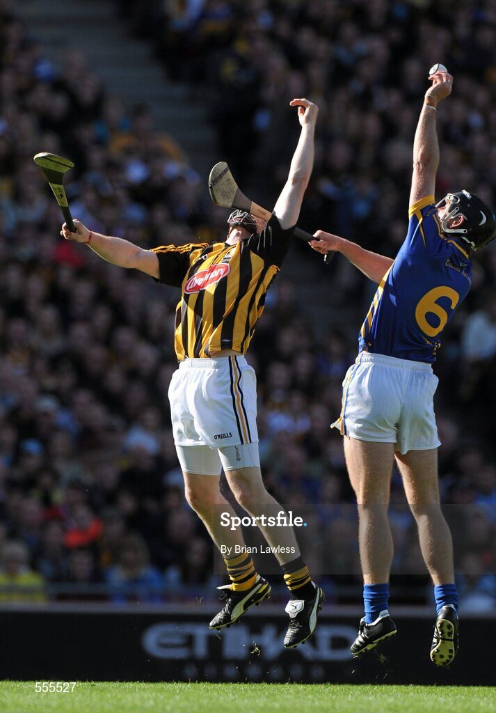 4 September 2011; Conor O'Mahony, Tipperary, in action against Richie Power, Kilkenny. GAA Hurling All-Ireland Senior Championship Final, Kilkenny v Tipperary, Croke Park, Dublin. Picture credit: Brian Lawless / SPORTSFILE