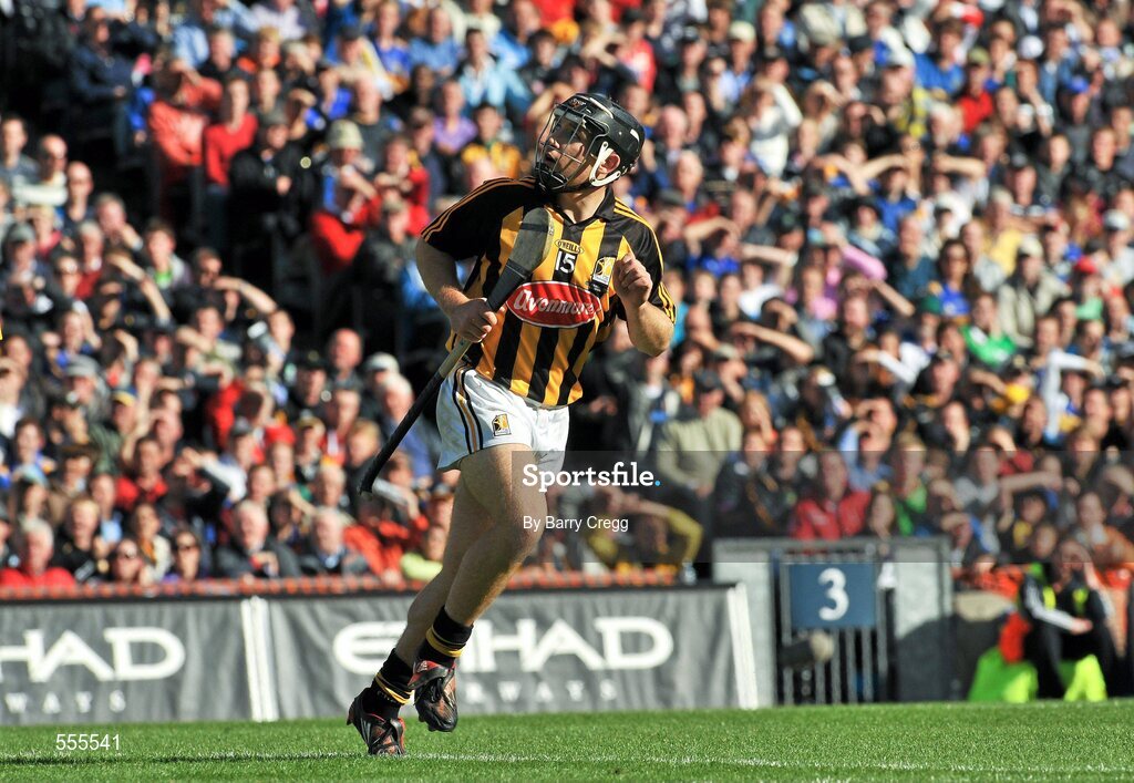 4 September 2011; Richie Hogan, Kilkenny, looks up and watches his shot go over the bar. GAA Hurling All-Ireland Senior Championship Final, Kilkenny v Tipperary, Croke Park, Dublin. Picture credit: Barry Cregg / SPORTSFILE
