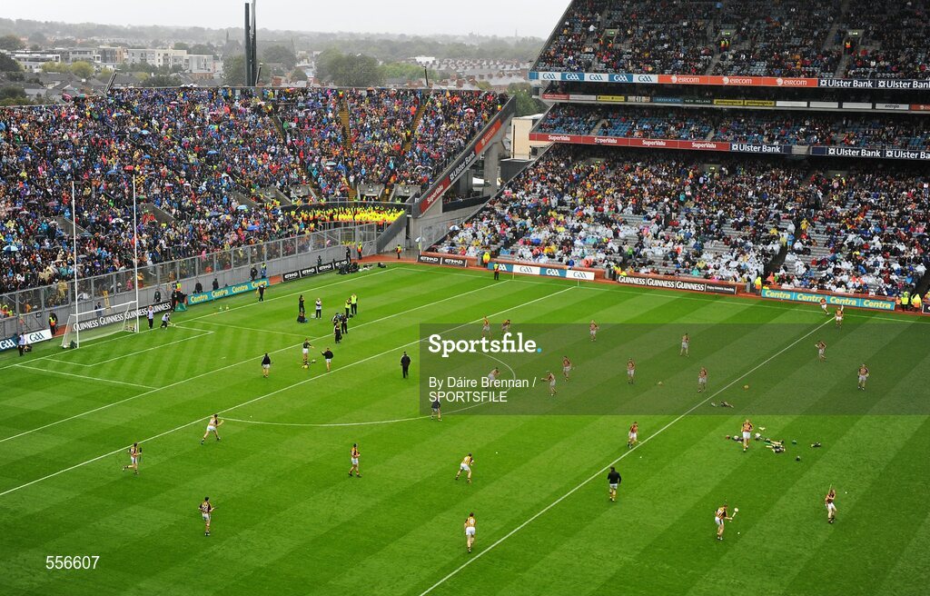 4 September 2011; The Kilkenny team during their warm-up. GAA Hurling All-Ireland Senior Championship Final, Kilkenny v Tipperary, Croke Park, Dublin. Picture credit: Dáire Brennan / SPORTSFILE