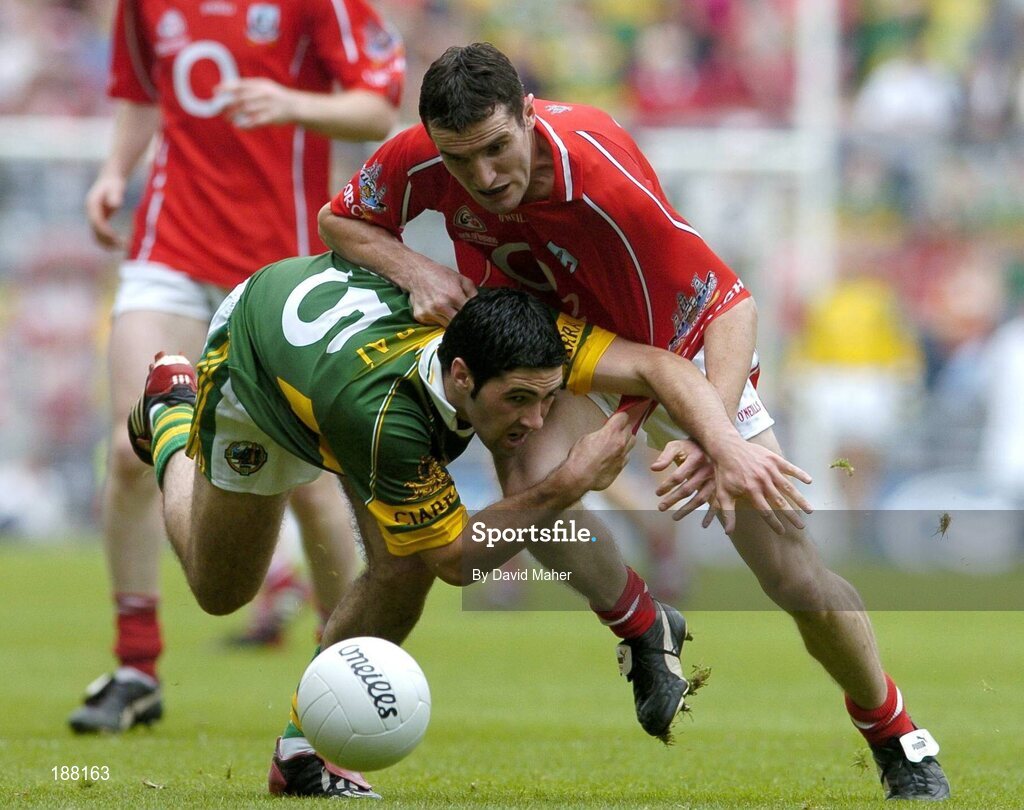 28 August 2005; Bryan Sheehan, Kerry, in action against Graham Canty, Cork. Bank of Ireland All-Ireland Senior Football Championship Semi-Final, Kerry v Cork, Croke Park, Dublin. Picture credit; David Maher / SPORTSFILE