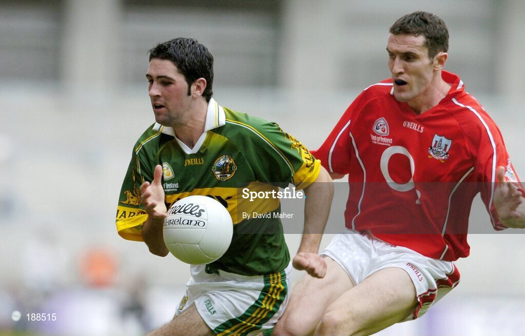 28 August 2005; Bryan Sheehan, Kerry, in action against Graham Canty, Cork. Bank of Ireland All-Ireland Senior Football Championship Semi-Final, Kerry v Cork, Croke Park, Dublin. Picture credit; David Maher / SPORTSFILE