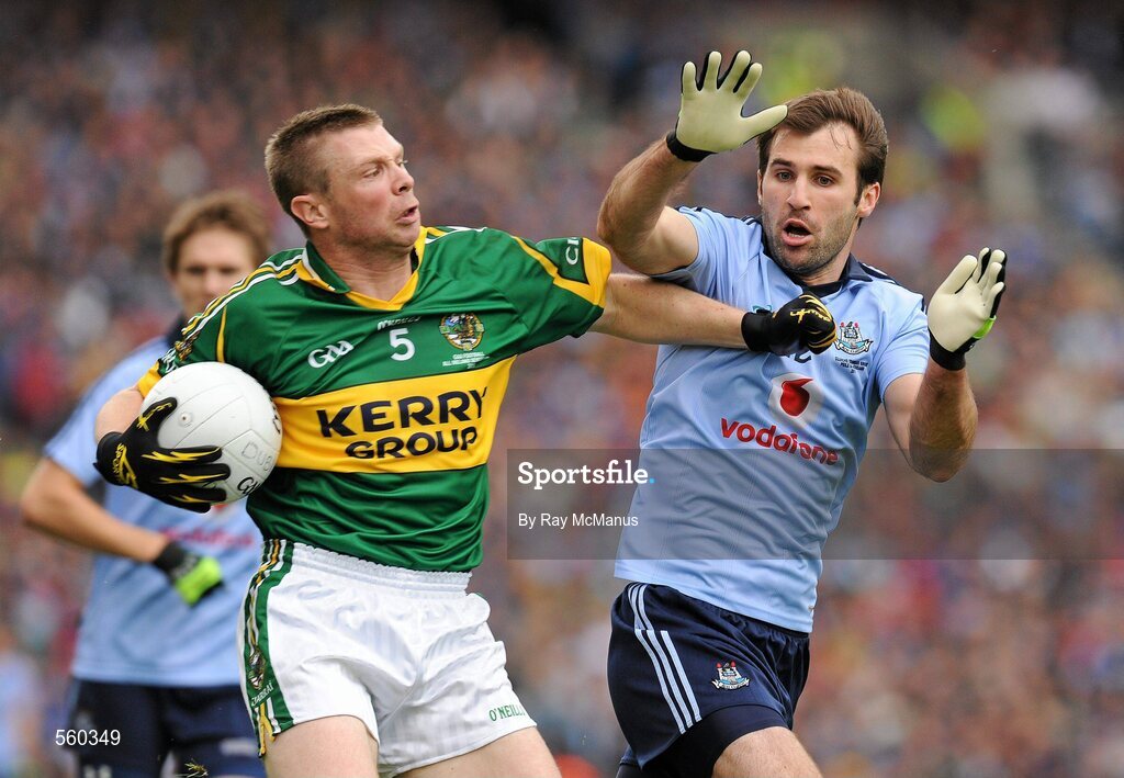 18 September 2011; Tomás Ó Sé, Kerry, in action against Bryan Cullen, Dublin. GAA Football All-Ireland Senior Championship Final, Kerry v Dublin, Croke Park, Dublin. Picture credit: Ray McManus / SPORTSFILE
