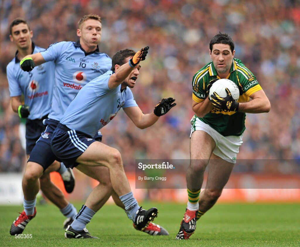 18 September 2011; Bryan Sheehan, Kerry, in action against Ger Brennan, Dublin. GAA Football All-Ireland Senior Championship Final, Kerry v Dublin, Croke Park, Dublin. Picture credit: Barry Cregg / SPORTSFILE