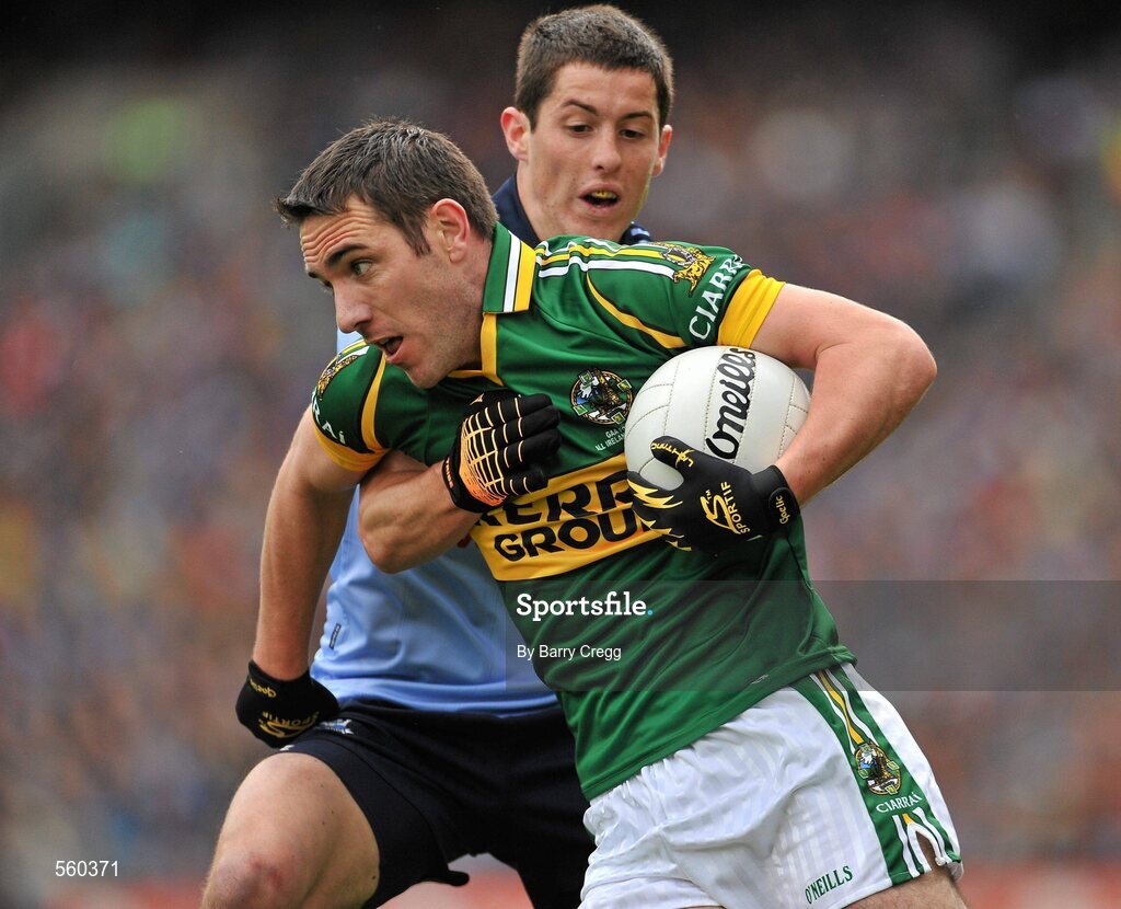 18 September 2011; Declan O'Sullivan, Kerry, in action against Rory O'Carroll, Dublin. GAA Football All-Ireland Senior Championship Final, Kerry v Dublin, Croke Park, Dublin. Picture credit: Barry Cregg / SPORTSFILE