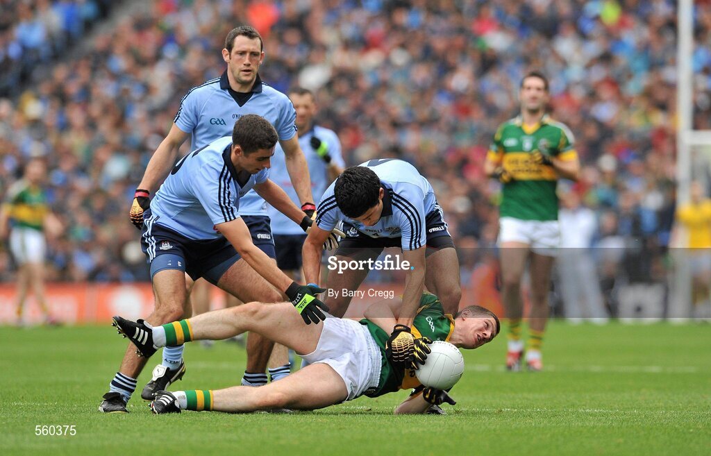 18 September 2011; Kieran O'Leary, Kerry, in action against Cian O'Sullivan, right, James McCarthy, left, and Denis Bastick, Dublin. GAA Football All-Ireland Senior Championship Final, Kerry v Dublin, Croke Park, Dublin. Picture credit: Barry Cregg / SPORTSFILE