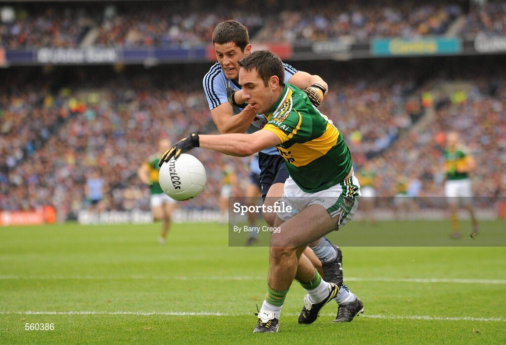 18 September 2011; Declan O'Sullivan, Kerry, in action against Rory O'Carroll, Dublin. GAA Football All-Ireland Senior Championship Final, Kerry v Dublin, Croke Park, Dublin. Picture credit: Barry Cregg / SPORTSFILE