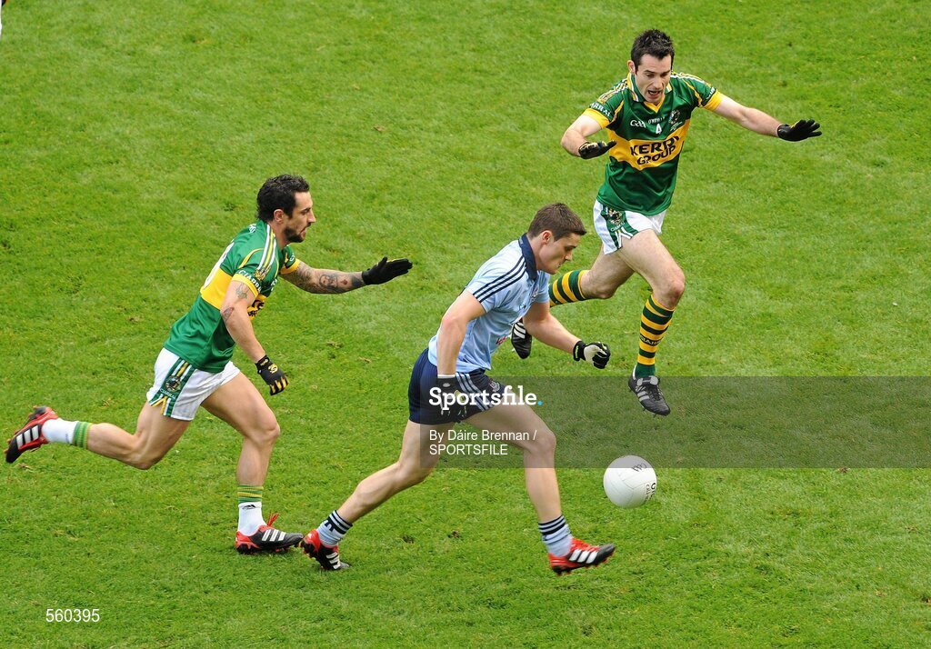 18 September 2011; Diarmuid Connolly, Dublin, in action against Paul Galvin, left, and Tom O'Sullivan, Kerry. GAA Football All-Ireland Senior Championship Final, Kerry v Dublin, Croke Park, Dublin. Picture credit: Dáire Brennan / SPORTSFILE