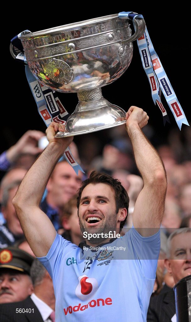 18 September 2011; Dublin captain Bryan Cullen lifts the Sam Maguire cup. GAA Football All-Ireland Senior Championship Final, Kerry v Dublin, Croke Park, Dublin. Picture credit: Stephen McCarthy / SPORTSFILE
