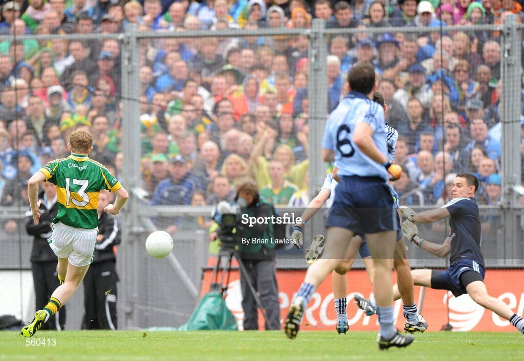 18 September 2011; Colm Cooper, Kerry, shoots past Dublin goalkeeper Stephen Cluxton to score his side's first goal. GAA Football All-Ireland Senior Championship Final, Kerry v Dublin, Croke Park, Dublin. Picture credit: Brian Lawless / SPORTSFILE