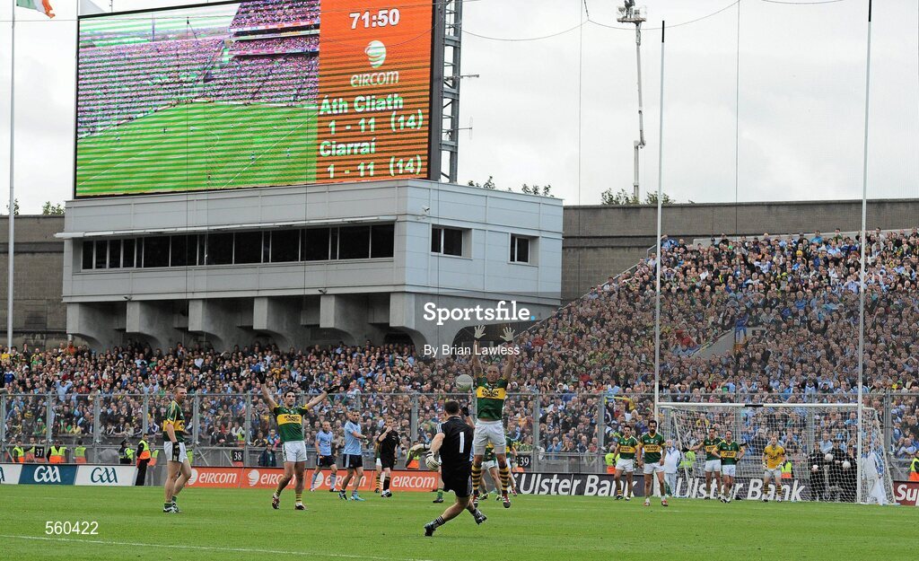 18 September 2011; Dublin goalkeeper Stephen Cluxton kicks the winning point in extra time from a free kick during the GAA Football All-Ireland Senior Championship Final match between Kerry and Dublin at Croke Park in Dublin. Photo by Brian Lawless/Sportsfile