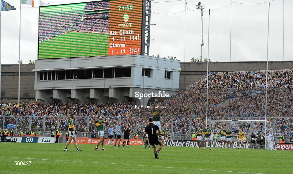 18 September 2011; Dublin goalkeeper Stephen Cluxton kicks the winning point in extra time from a free kick. GAA Football All-Ireland Senior Championship Final, Kerry v Dublin, Croke Park, Dublin. Picture credit: Brian Lawless / SPORTSFILE