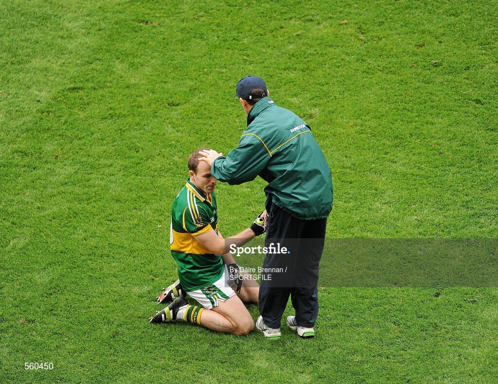 18 September 2011; Kerry manager Jack O'Connor commiserates with Darran O'Sullivan after the game. GAA Football All-Ireland Senior Championship Final, Kerry v Dublin, Croke Park, Dublin. Picture credit: Dáire Brennan / SPORTSFILE