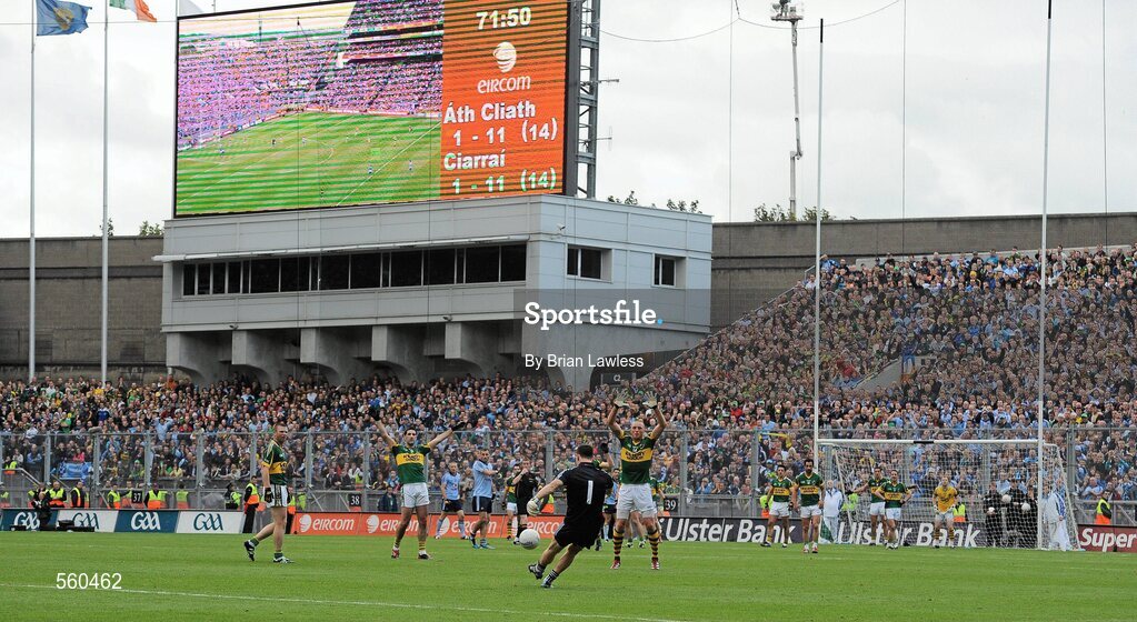18 September 2011; Dublin goalkeeper Stephen Cluxton kicks the winning point in extra time from a free kick during the GAA Football All-Ireland Senior Championship Final match between Kerry and Dublin at Croke Park in Dublin. Photo by Brian Lawless/Sportsfile