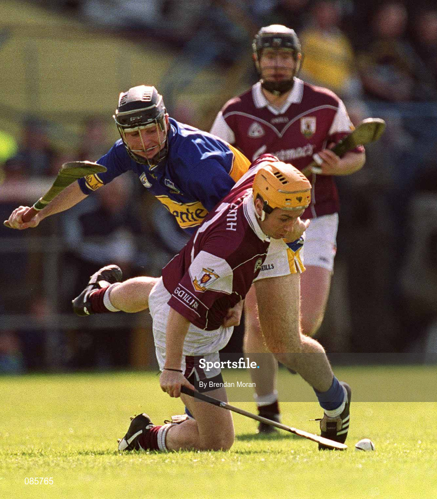 14 April 2002; Brian Higgins of Galway in action against Eoin Kelly of Tipperary during the Allianz National Hurling League Quarter-Final match between Galway and Tipperary at Semple Stadium in Thurles, Tipperary. Photo by Brendan Moran/Sportsfile