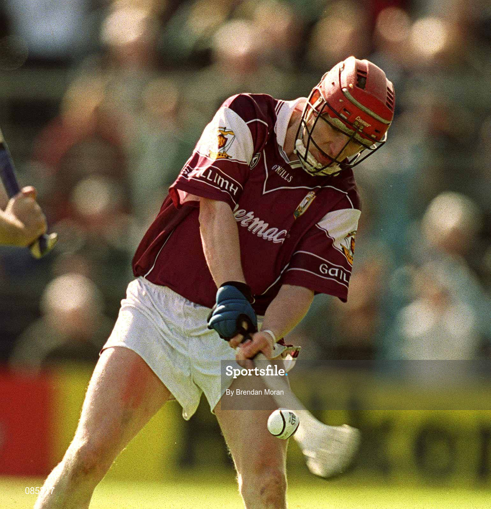 14 April 2002; Ollie Canning of Galway during the Allianz National Hurling League Quarter-Final match between Galway and Tipperary at Semple Stadium in Thurles, Tipperary. Photo by Brendan Moran/Sportsfile