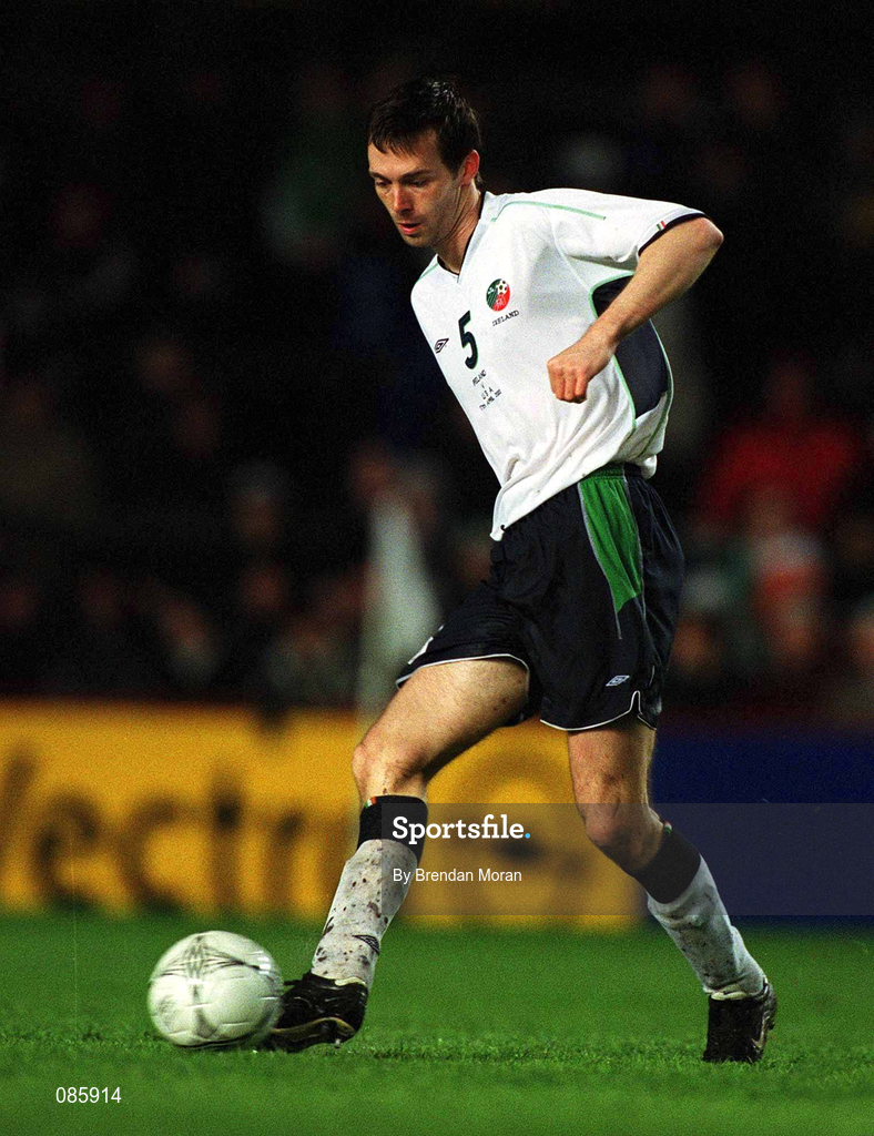 17 April 2002; Gary Breen of Republic of Ireland during the International Friendly match between Republic of Ireland and USA at Lansdowne Road in Dublin. Photo by Brendan Moran/Sportsfile