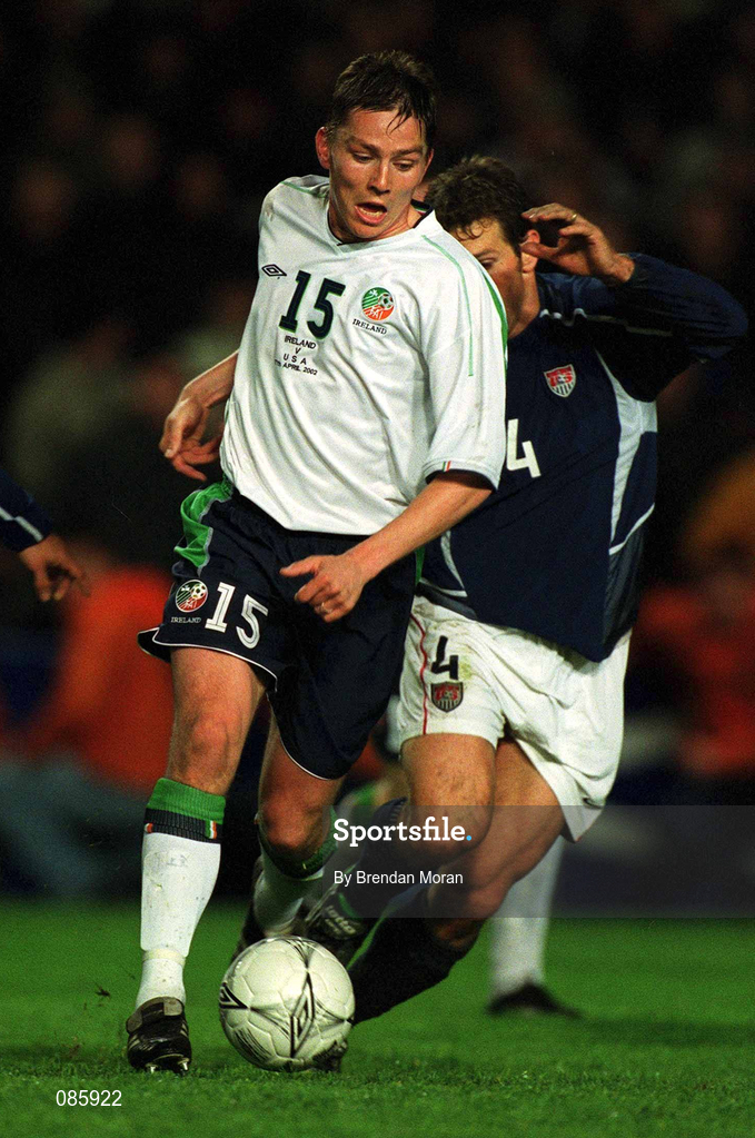 17 April 2002; Matt Holland of Republic of Ireland during the International Friendly match between Republic of Ireland and USA at Lansdowne Road in Dublin. Photo by Brendan Moran/Sportsfile
