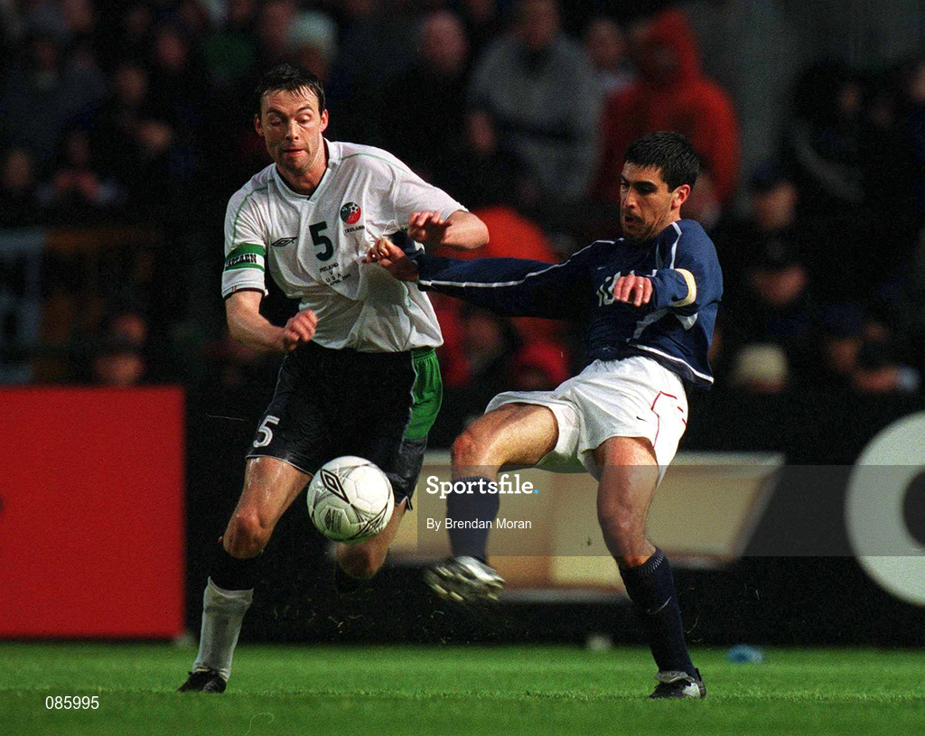 17 April 2002; Gary Breen of Republic of Ireland in action against Claudio Reyna of USA during the International Friendly match between Republic of Ireland and USA at Lansdowne Road in Dublin. Photo by Brendan Moran/Sportsfile