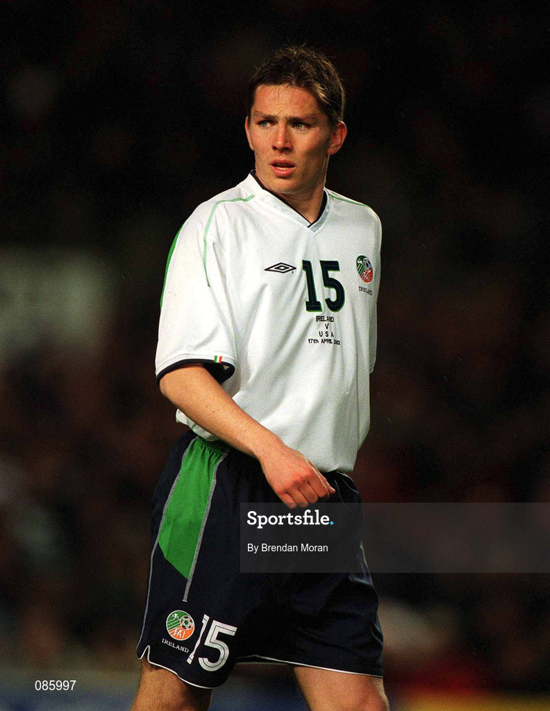 17 April 2002; Matt Holland of Republic of Ireland during the International Friendly match between Republic of Ireland and USA at Lansdowne Road in Dublin. Photo by Brendan Moran/Sportsfile