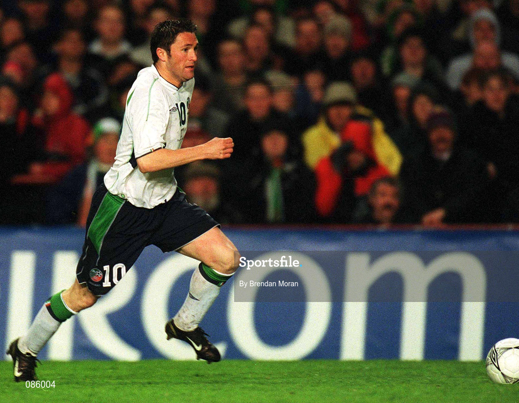 17 April 2002; Robbie Keane of Republic of Ireland during the International Friendly match between Republic of Ireland and USA at Lansdowne Road in Dublin. Photo by Brendan Moran/Sportsfile