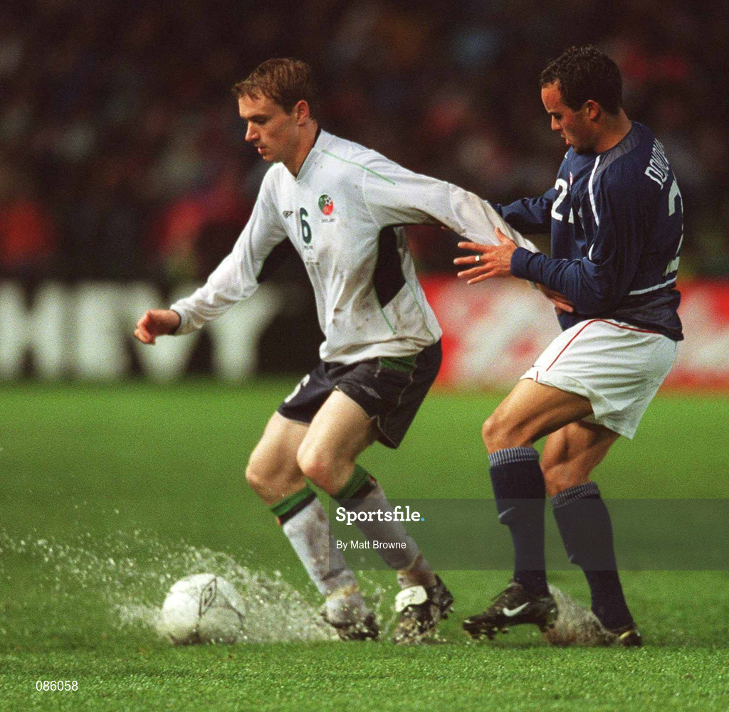 17 April 2002; Colin Healy of Republic of Ireland in action against Landon Donovan of USA during the International Friendly match between Republic of Ireland and USA at Lansdowne Road in Dublin. Photo by Matt Browne/Sportsfile