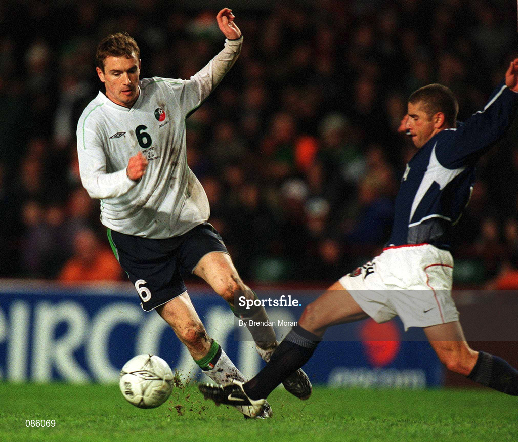 17 April 2002; Colin Healy of Republic of Ireland in action against Chris Armis of USA during the International Friendly match between Republic of Ireland and USA at Lansdowne Road in Dublin. Photo by Brendan Moran/Sportsfile