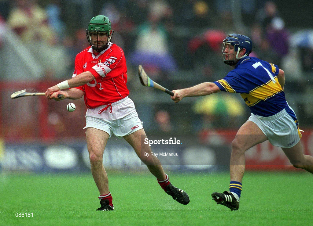 21 April 2002; Jerry O'Connor of Cork in action against Paul Kelly of Tipperary during the Allianz National Hurling League Semi-Final match between Cork and Tipperary at Páirc Uí Chaoimh in Cork. Photo by Ray McManus/Sportsfile