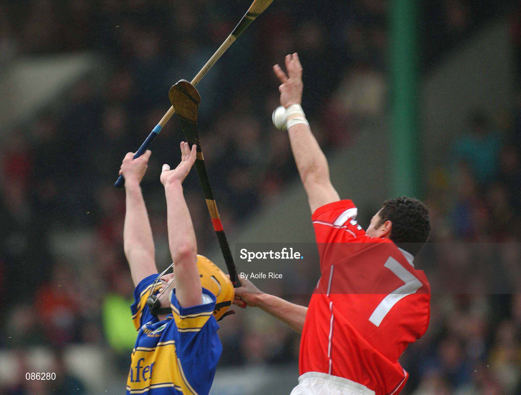 21 April 2002; Seán Óg Ó hAilpín of Cork in action against Liam Cahill of Tipperary during the Allianz National Hurling League Semi-Final match between Cork and Tipperary at Páirc Uí Chaoimh in Cork. Photo by Aoife Rice/Sportsfile