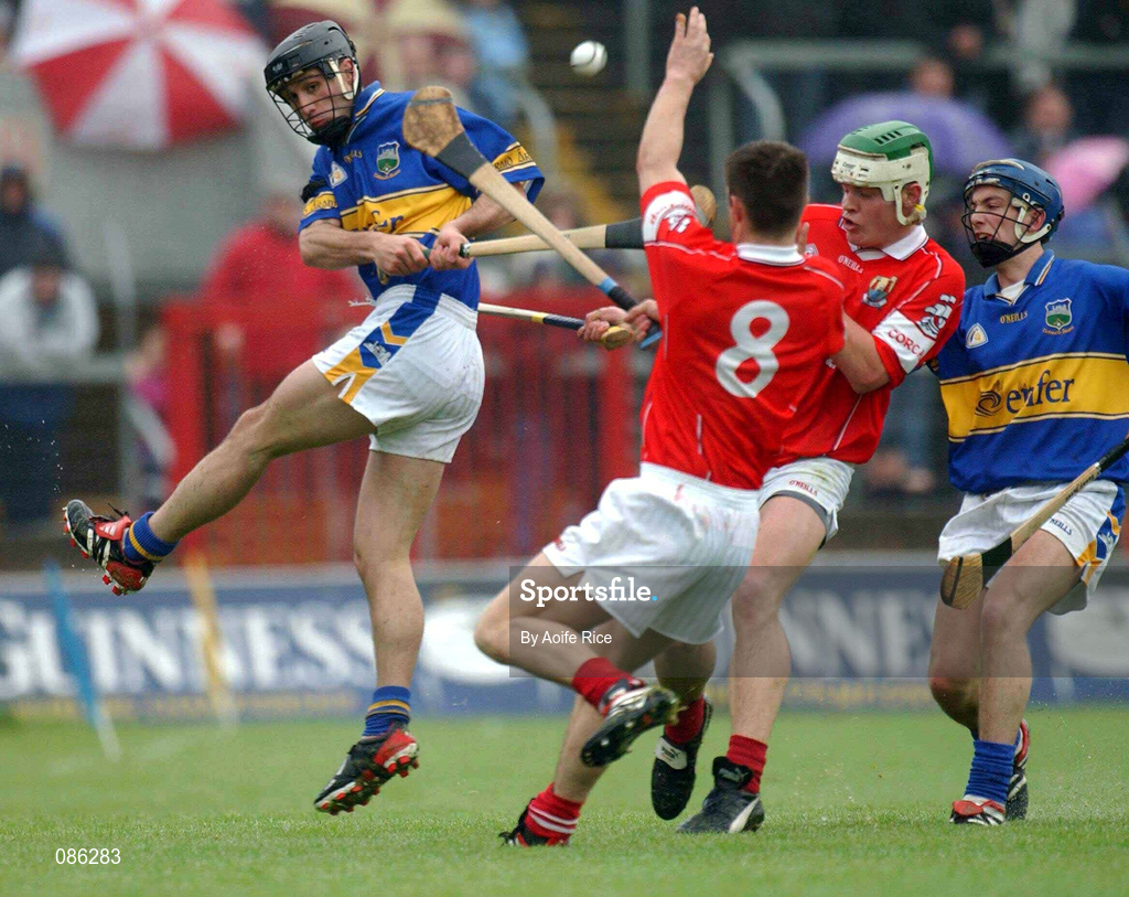 21 April 2002; Thomas Dunne of Tipperary in action against Alan Cummins, 8, and Niall McCarthy of Cork during the Allianz National Hurling League Semi-Final match between Cork and Tipperary at Páirc Uí Chaoimh in Cork. Photo by Aoife Rice/Sportsfile