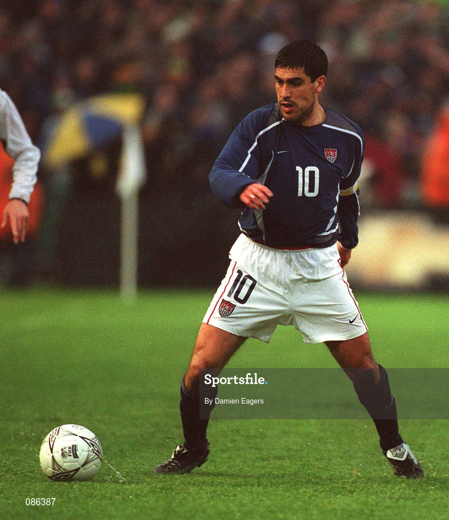 17 April 2002; Claudio Reyna of USA during the International Friendly match between Republic of Ireland and USA at Lansdowne Road in Dublin. Photo by Damien Eagers/Sportsfile